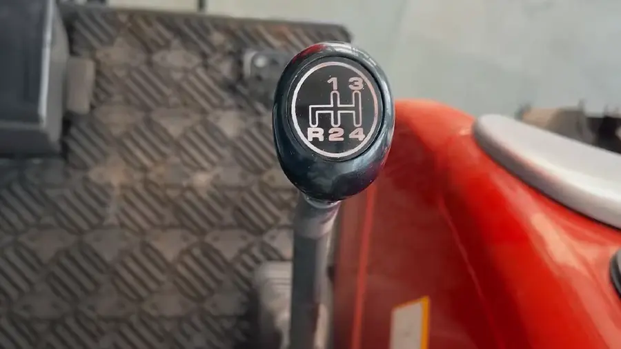 Mahindra ARJUN 555 DI Tractor - Image 4