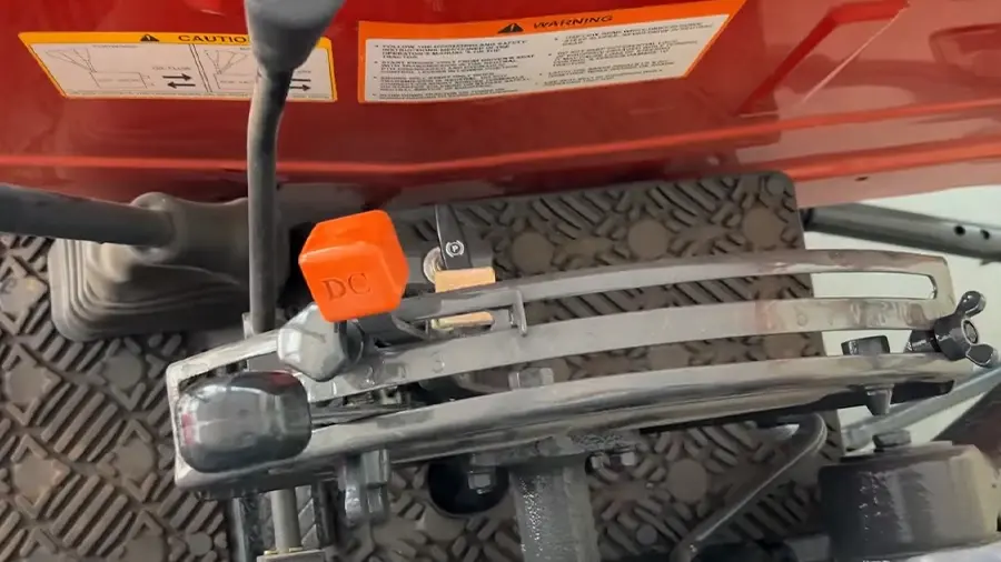 Mahindra ARJUN 555 DI Tractor - Image 3